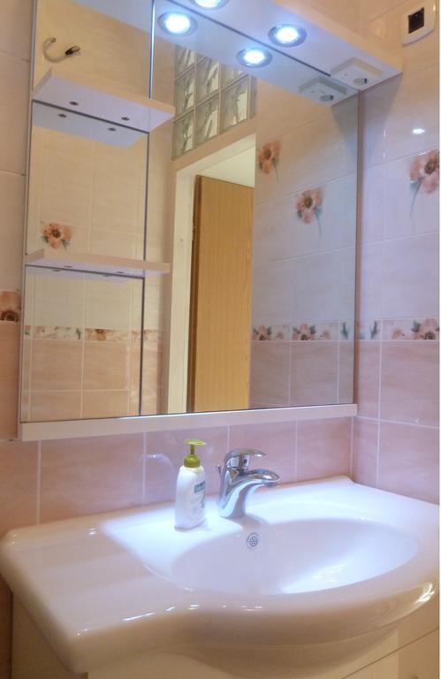 Rose Apartments Ičići Стая снимка